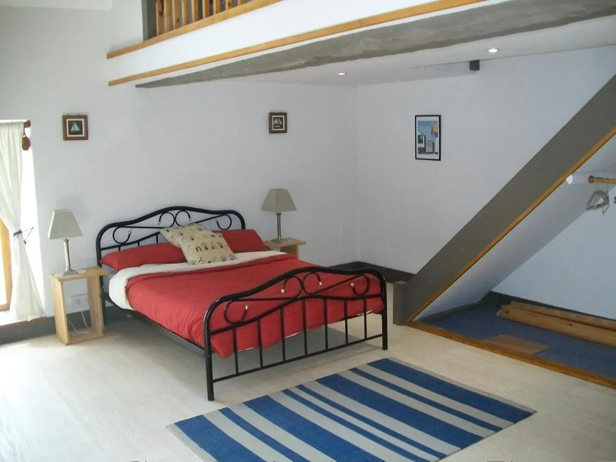 Stone Cottage Meneac Bed & Breakfast